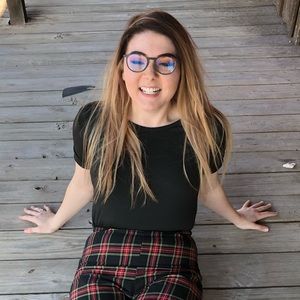 Meet your Posher, Deannette